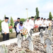 Jelang Hari Jadi ke-60, Bupati Tabalong Ziarahi Makam Tiga Mantan Bupati untuk Mengenang Warisan Pembangunan