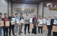 Kapolres Balangan Hadiahi Wartawan Mushaf Al-Qur’an