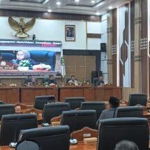 Tanggapi Pandangan Fraksi, Wakil Bupati: Masukan Raperda APBD 2025 Jadi Bahan Evaluasi Pemda