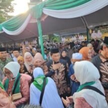 Lepas 214 Calon Jemaah Haji, Bupati Balangan Titip Doa Balangan Selalu Aman, Tentram, dan Dijauhkan Bencana