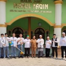 FKUB dan Pelajar Tebing Tinggi Kompak Bersihkan Masjid